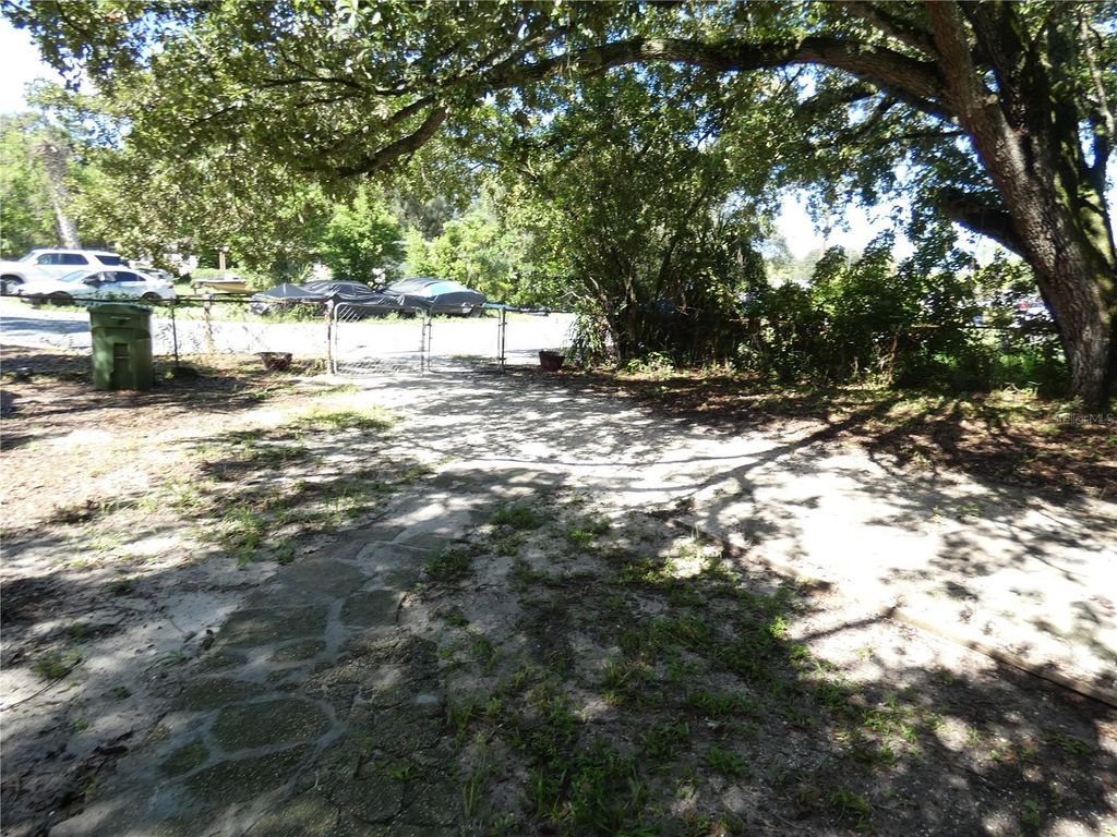 Image 13 of property listing at 4410 E 25TH AVENUE, Tampa, FL 33605