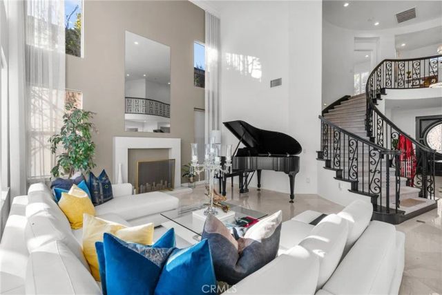 20366 Via Galileo, Porter Ranch, CA 91326