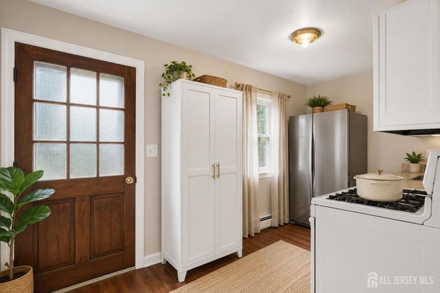 24 Hillcrest Avenue, Edison, NJ 08817