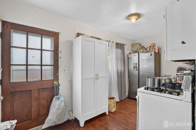 24 Hillcrest Avenue, Edison, NJ 08817