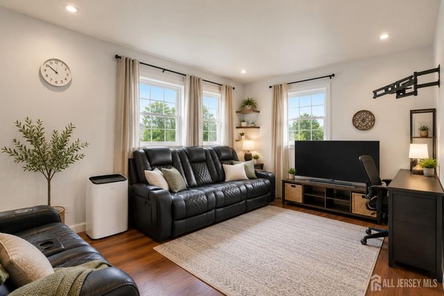 24 Hillcrest Avenue, Edison, NJ 08817