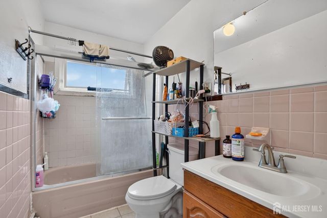 24 Hillcrest Avenue, Edison, NJ 08817