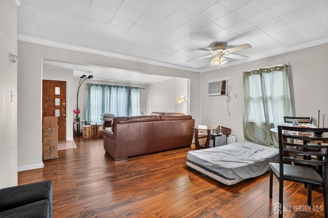 24 Hillcrest Avenue, Edison, NJ 08817
