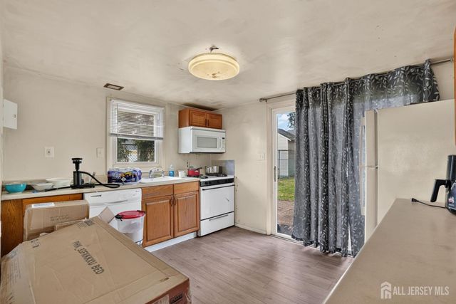 24 Hillcrest Avenue, Edison, NJ 08817