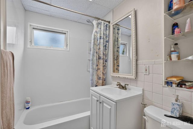 24 Hillcrest Avenue, Edison, NJ 08817