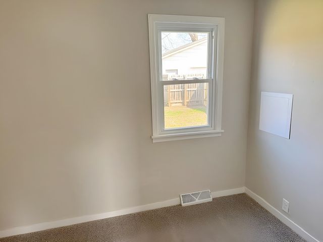 309 Elaine Drive, Waterloo, IA 50707