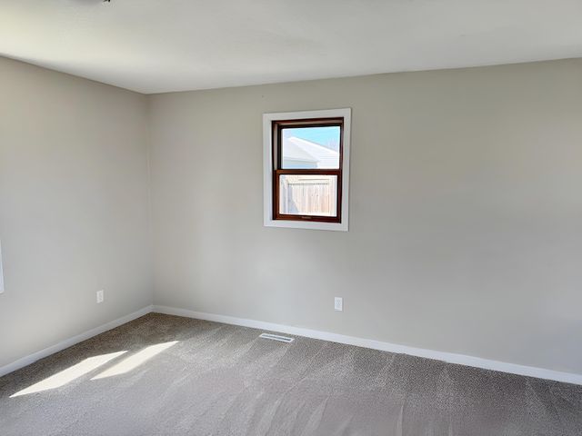 309 Elaine Drive, Waterloo, IA 50707