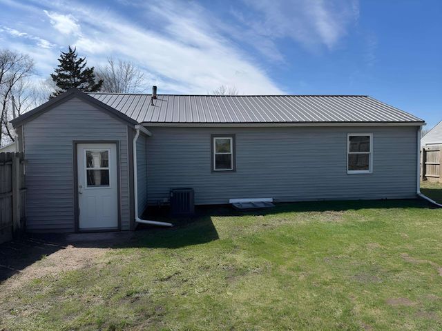 309 Elaine Drive, Waterloo, IA 50707