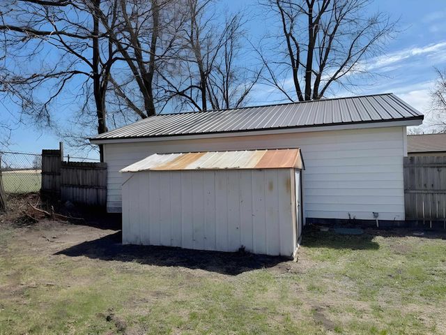 309 Elaine Drive, Waterloo, IA 50707