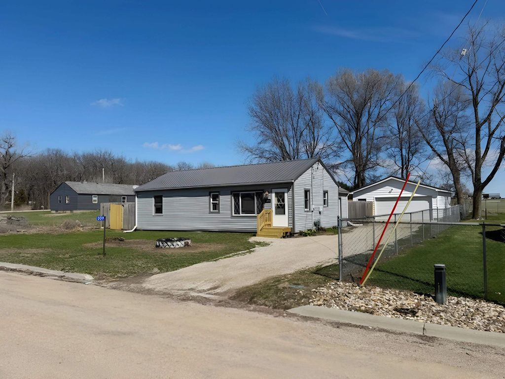 309 Elaine Drive, Waterloo, IA 50707