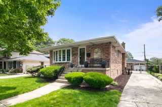 9429 S 55th Avenue, Oak Lawn, IL 60453