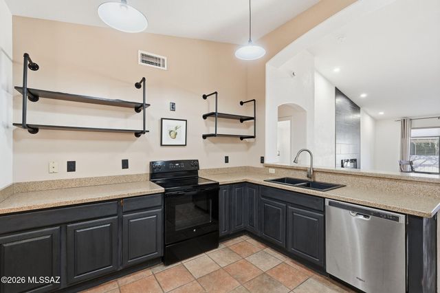 1885 E Cliff Swallow Trail, Green Valley, AZ 85614