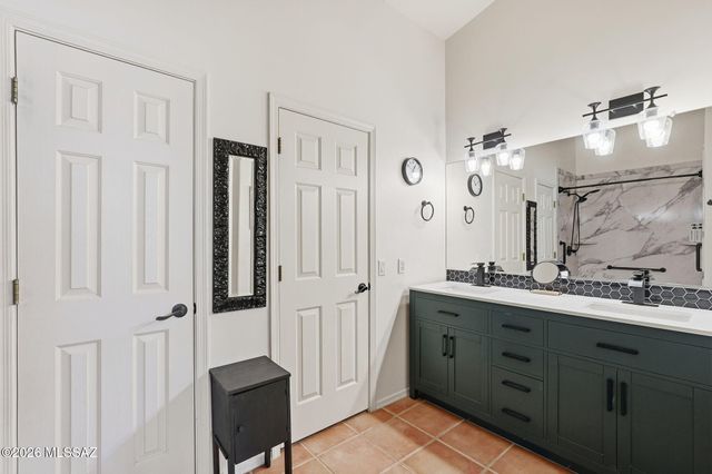 1885 E Cliff Swallow Trail, Green Valley, AZ 85614