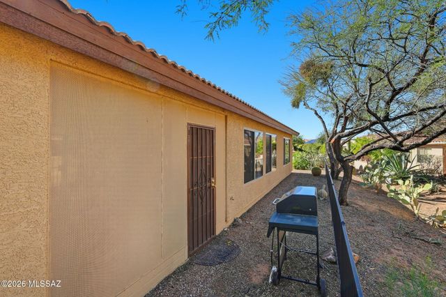 1885 E Cliff Swallow Trail, Green Valley, AZ 85614