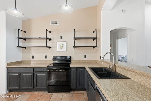 1885 E Cliff Swallow Trail, Green Valley, AZ 85614