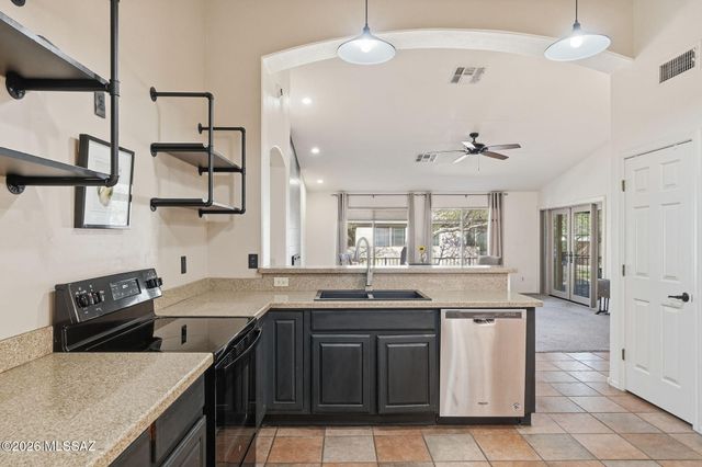 1885 E Cliff Swallow Trail, Green Valley, AZ 85614