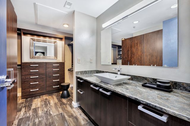 600 12th Ave S Apt 1509, Nashville, TN 37203