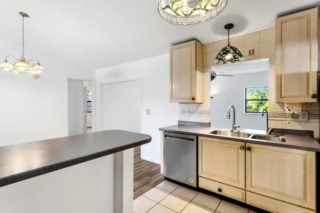 6075 Wolfe Street, Jupiter, FL 33458