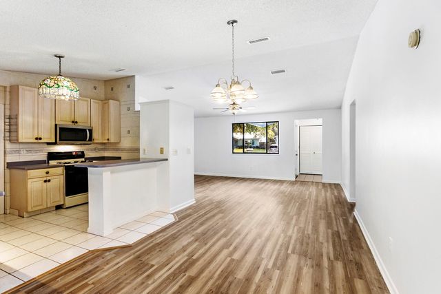 6075 Wolfe Street, Jupiter, FL 33458