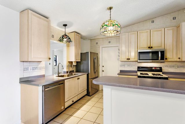 6075 Wolfe Street, Jupiter, FL 33458