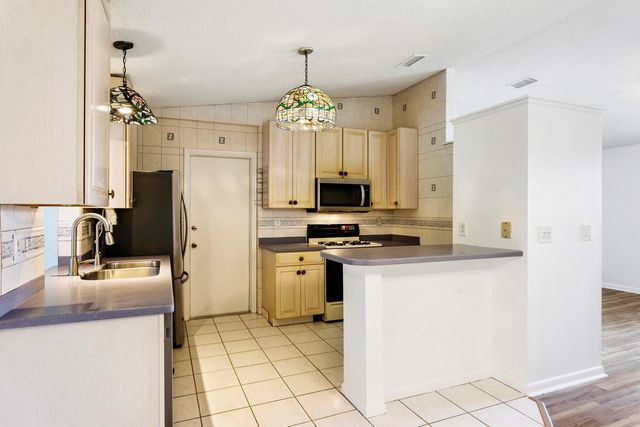 6075 Wolfe Street, Jupiter, FL 33458