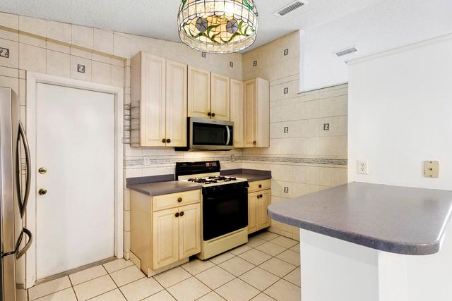 6075 Wolfe Street, Jupiter, FL 33458