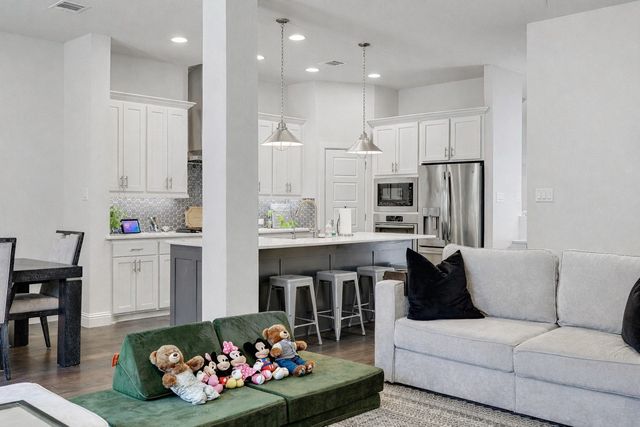 648 Aspen Valley Lane, Dallas, TX 75208