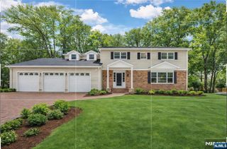 5 Pin Oak, West Caldwell, NJ 07006
