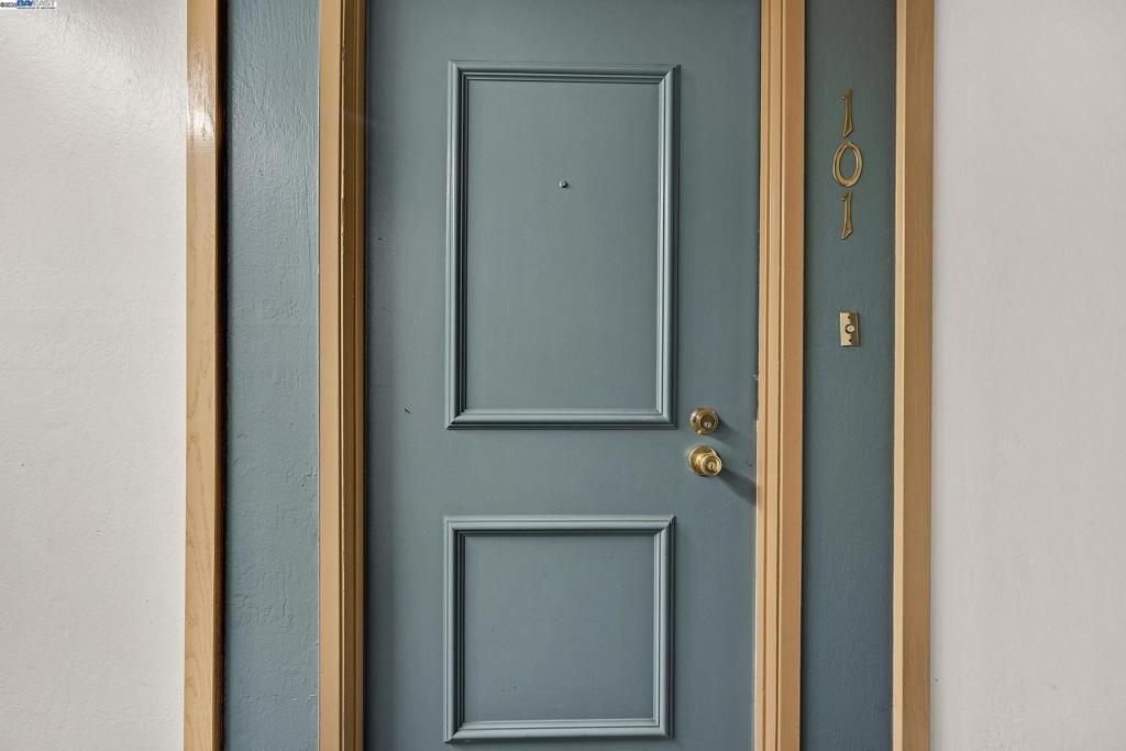 310 N Civic Dr 101, Walnut Creek, CA 94596