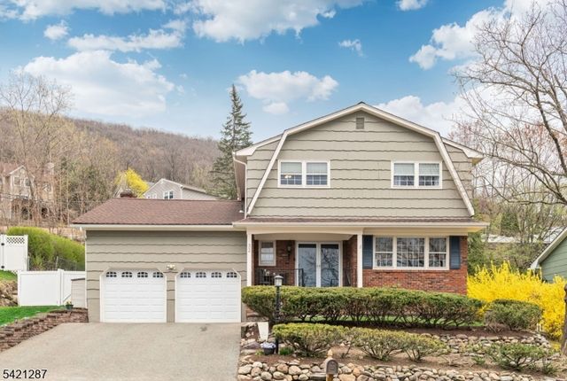 32 Schirra Dr, Wanaque Boro, NJ 07465