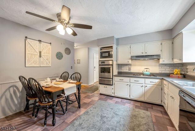 32 Schirra Dr, Wanaque Boro, NJ 07465