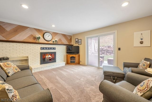 32 Schirra Dr, Wanaque Boro, NJ 07465