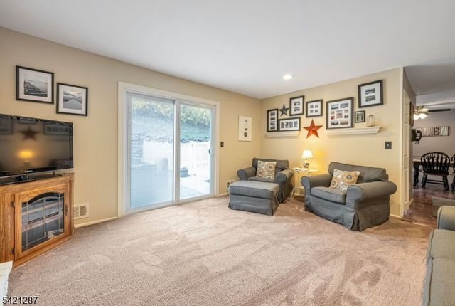 32 Schirra Dr, Wanaque Boro, NJ 07465