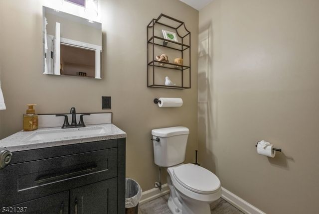 32 Schirra Dr, Wanaque Boro, NJ 07465