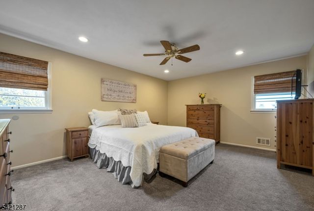 32 Schirra Dr, Wanaque Boro, NJ 07465