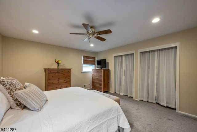 32 Schirra Dr, Wanaque Boro, NJ 07465