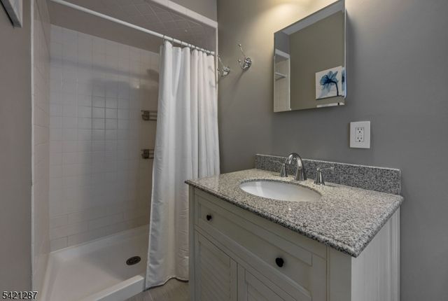 32 Schirra Dr, Wanaque Boro, NJ 07465