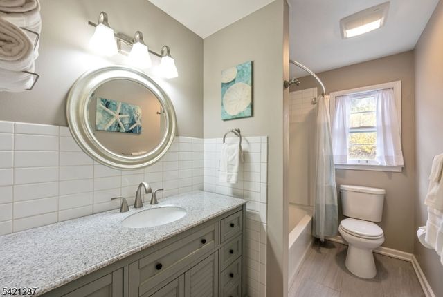 32 Schirra Dr, Wanaque Boro, NJ 07465