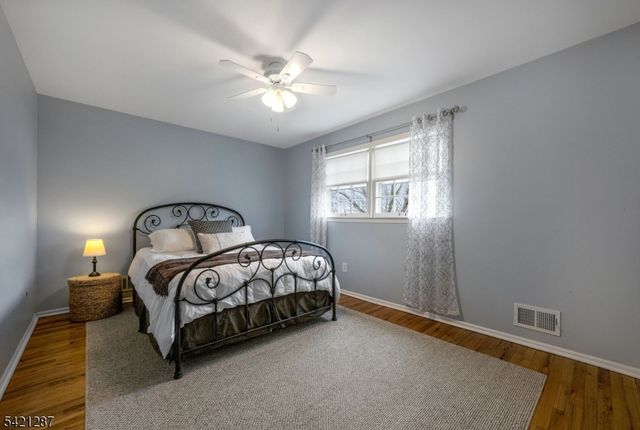 32 Schirra Dr, Wanaque Boro, NJ 07465