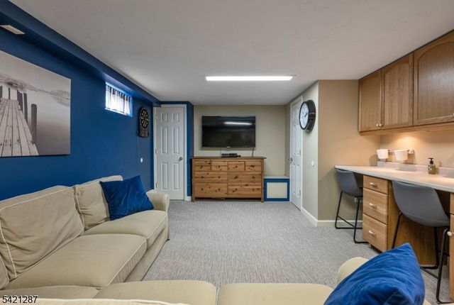 32 Schirra Dr, Wanaque Boro, NJ 07465