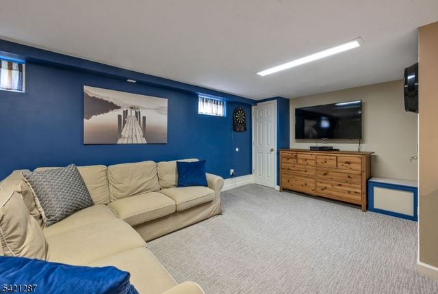 32 Schirra Dr, Wanaque Boro, NJ 07465