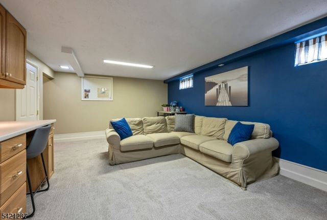 32 Schirra Dr, Wanaque Boro, NJ 07465