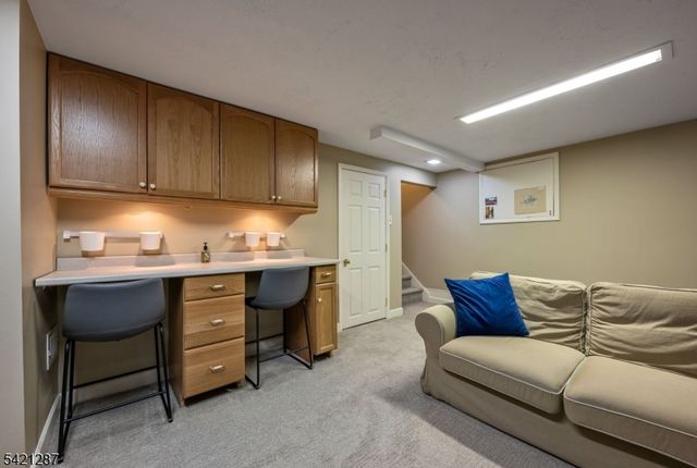 32 Schirra Dr, Wanaque Boro, NJ 07465