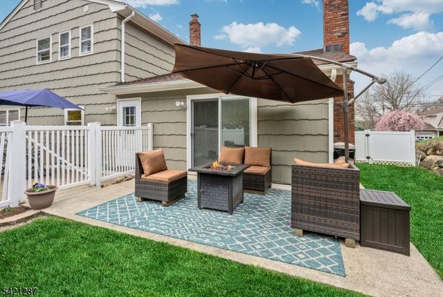 32 Schirra Dr, Wanaque Boro, NJ 07465