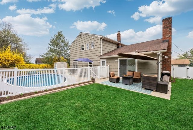 32 Schirra Dr, Wanaque Boro, NJ 07465