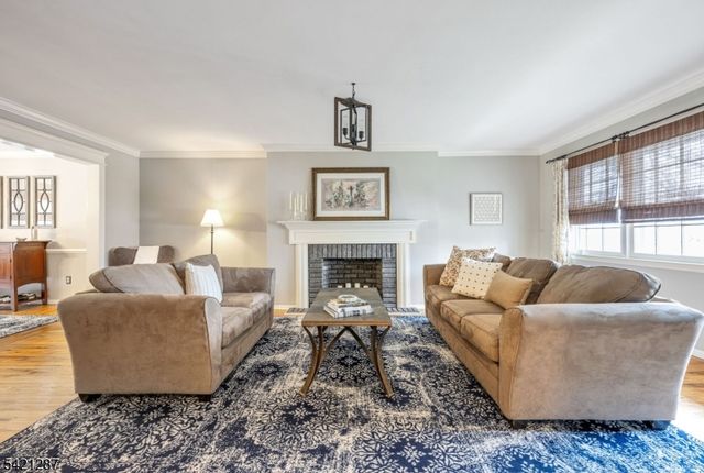 32 Schirra Dr, Wanaque Boro, NJ 07465