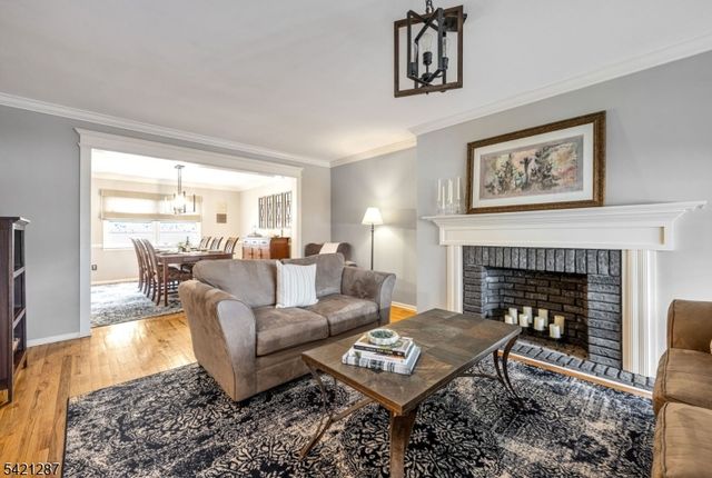 32 Schirra Dr, Wanaque Boro, NJ 07465