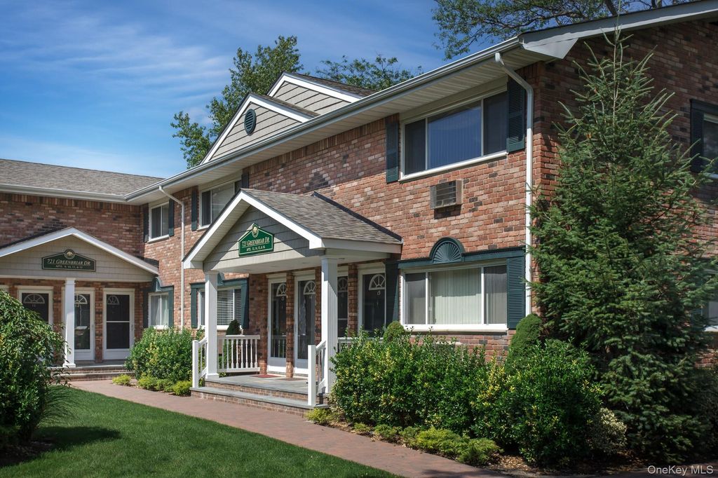 50 Chelsea Court HS18, Bohemia, NY 11716