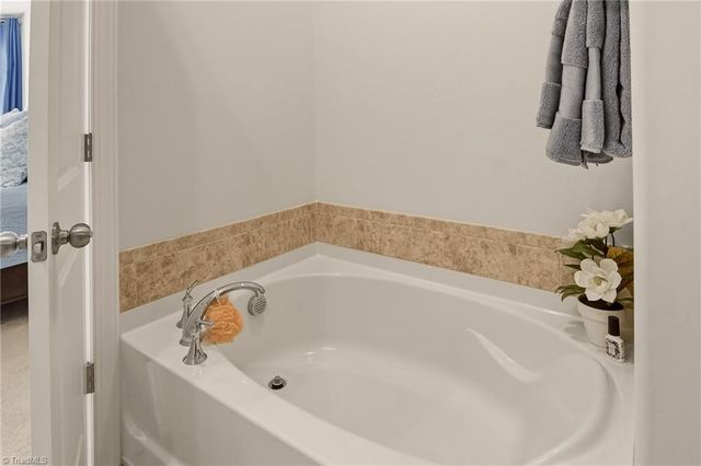 1163 Augustine Heights Drive, Winston-salem, NC 27103