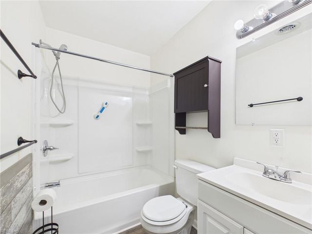 1014 Deerchase RD, Saluda, VA 23149